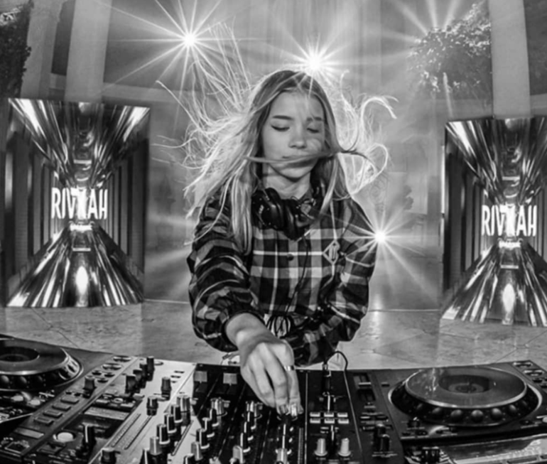 Avicii sigue emocionando a DJs y fans años después